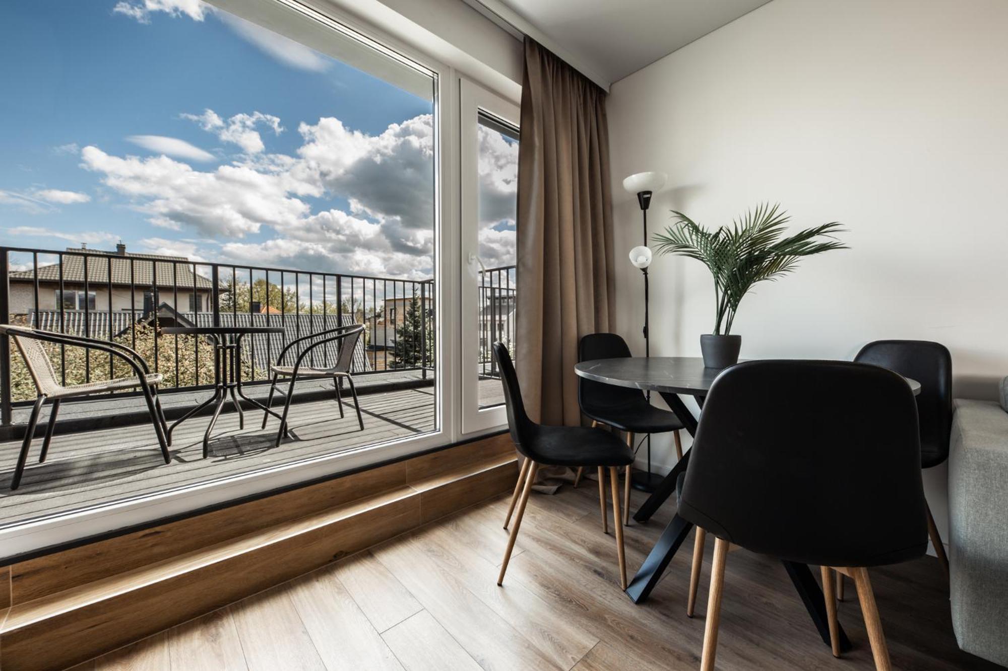 2 Floor With Amazing Terrace Huoneisto